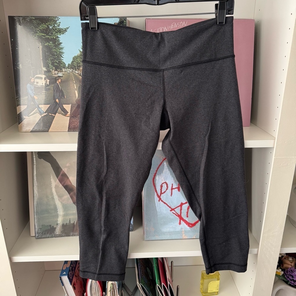 LULULEMON Grey Crop Capri Leggings
